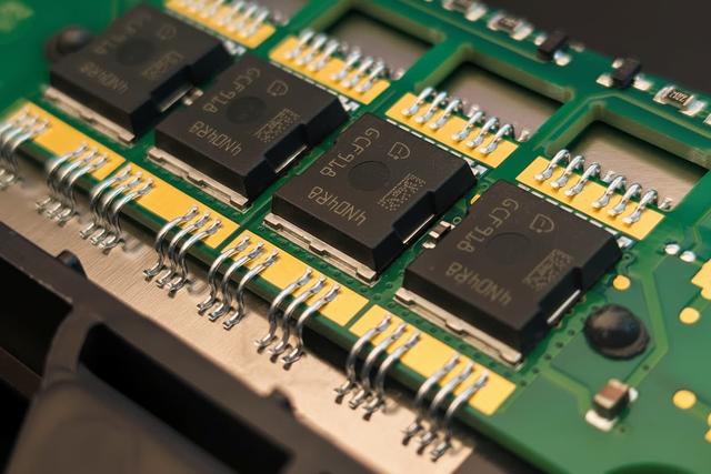 Copper busbars treated with Niplate Link